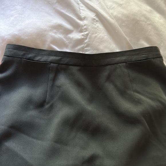 Banana Republic 100% silk knee length pencil skirt - Picture 8 of 8